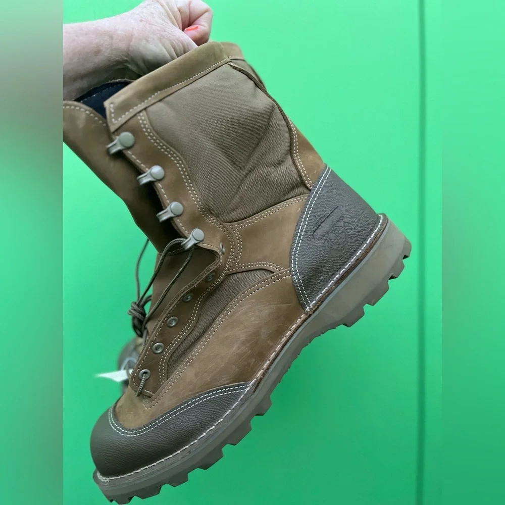 Bates Tan Leather Winter Boots with USMC Logo Size 14. Like new Tried on